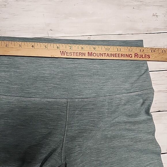 Lululemon Women's Align High Rise Pant 25” Graygreen Size 8 Buttery Soft Fabric - Picture 4 of 9